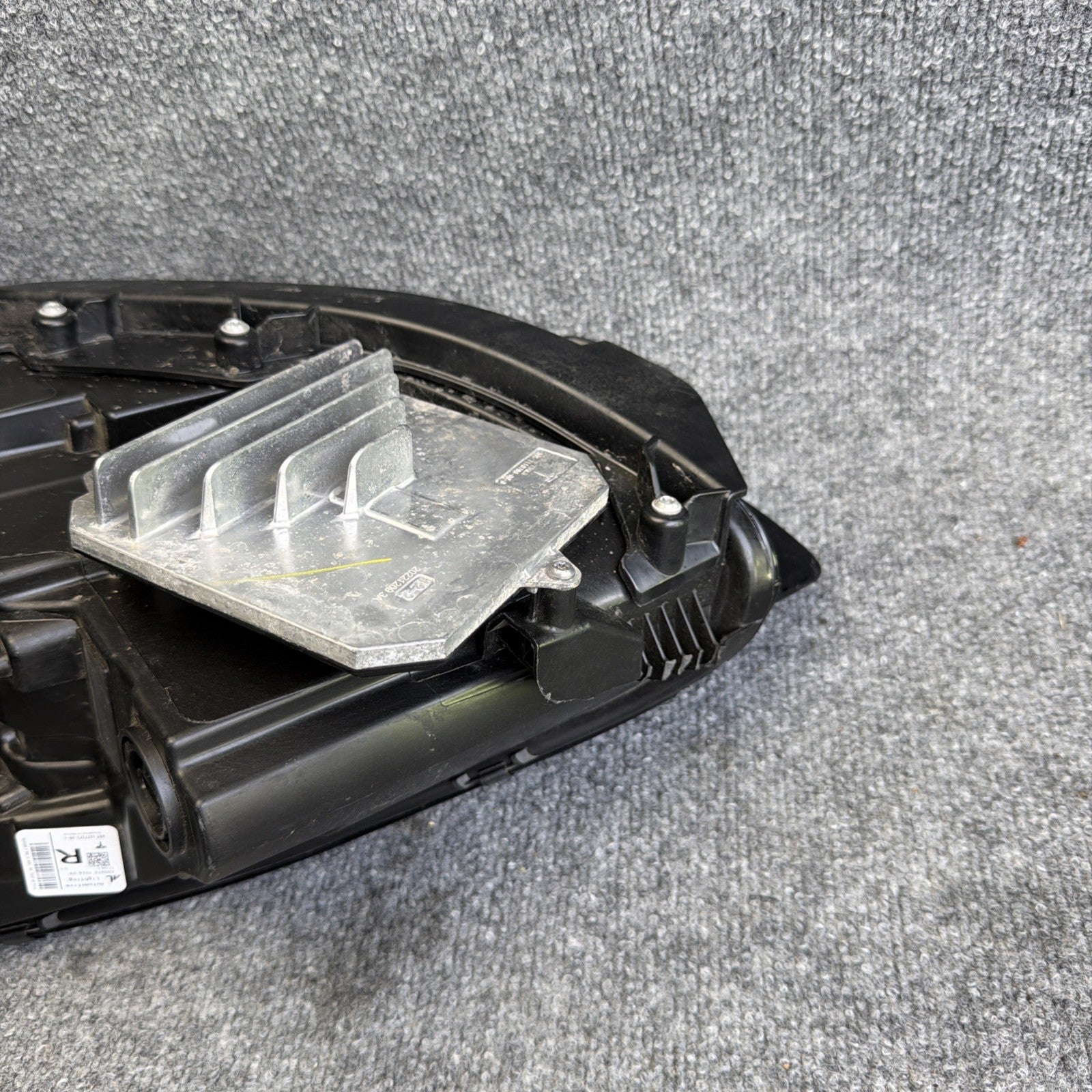2017-2020 TESLA MODEL 3-Y HEADLIGHT RIGHT PASSENGER  1077372-00-L LED OEM