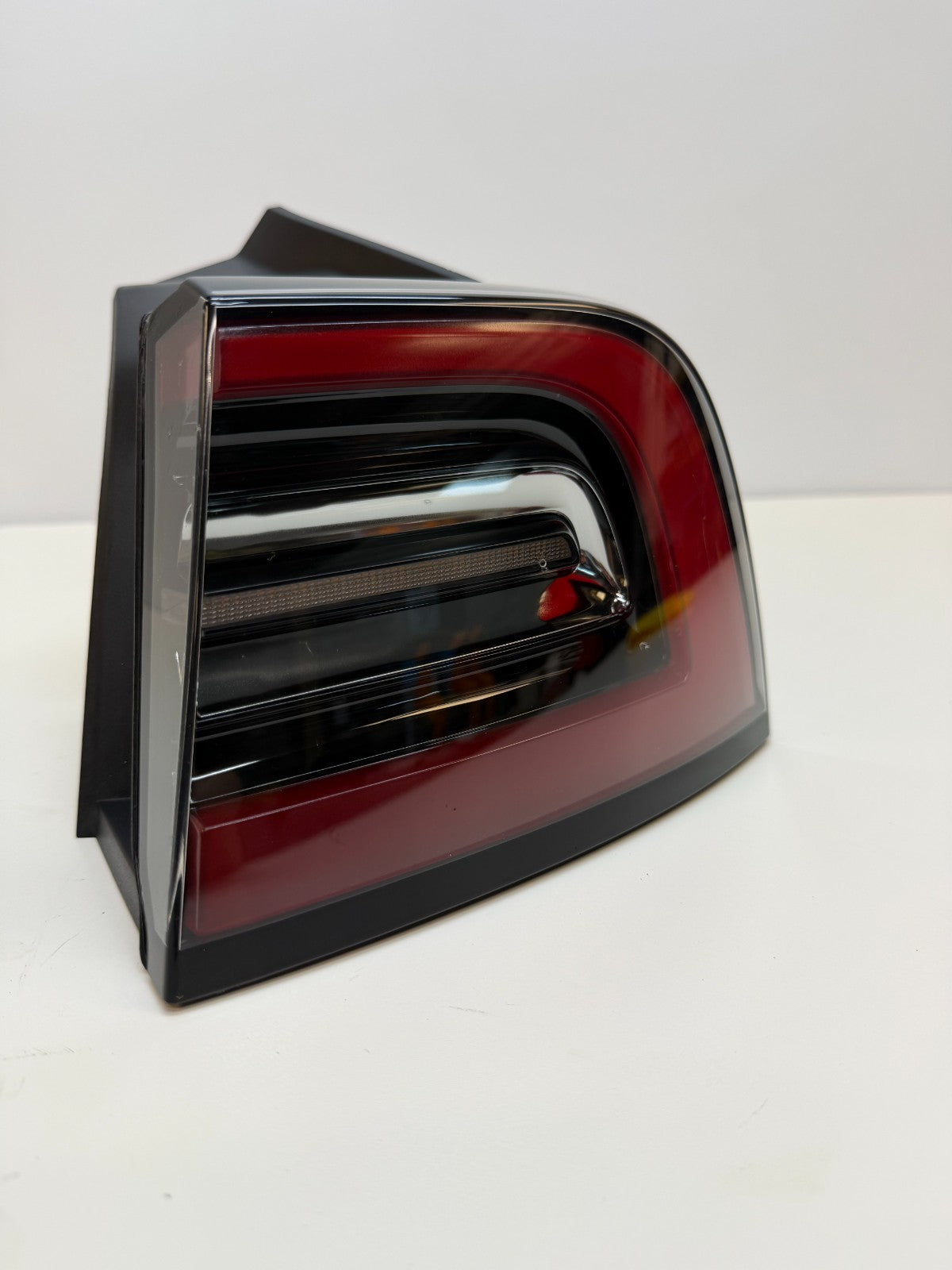 2017 - 2025 Tesla Model Y Rear Right 4 Pin LED Tail Light Lamp 1502087-00-D