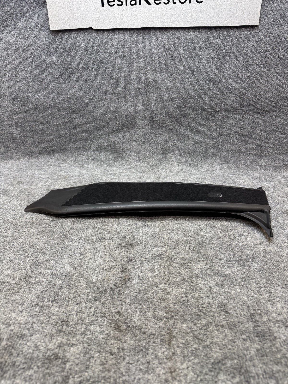 2020 - 2024 TESLA MODEL Y RIGHT SIDE B-PILLAR GLASS TRIM CAMERA OEM 1785300-00-B