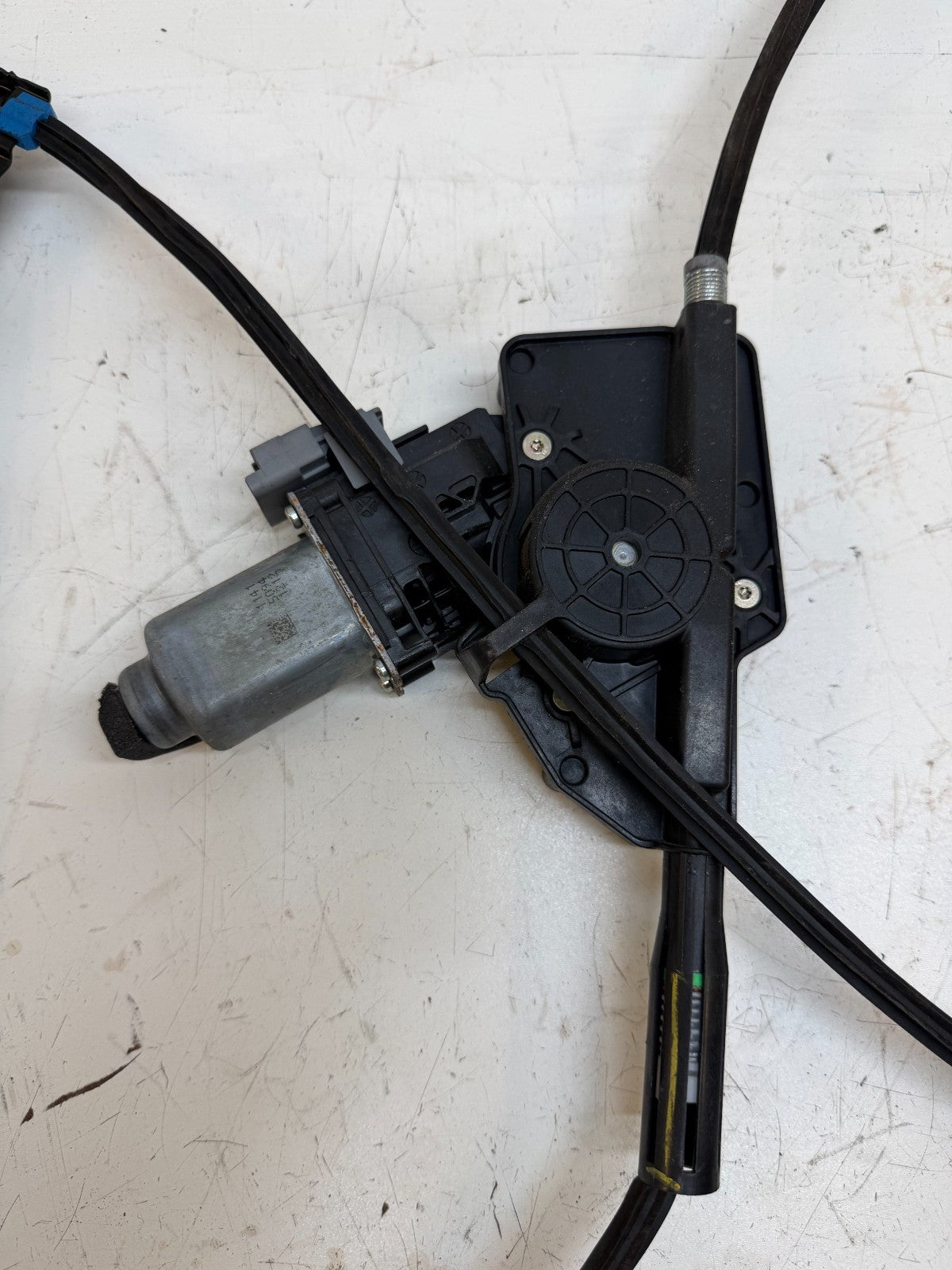 12-20 Tesla Model S Front Left Side Power Window Regulator & Motor 6006551-00-G