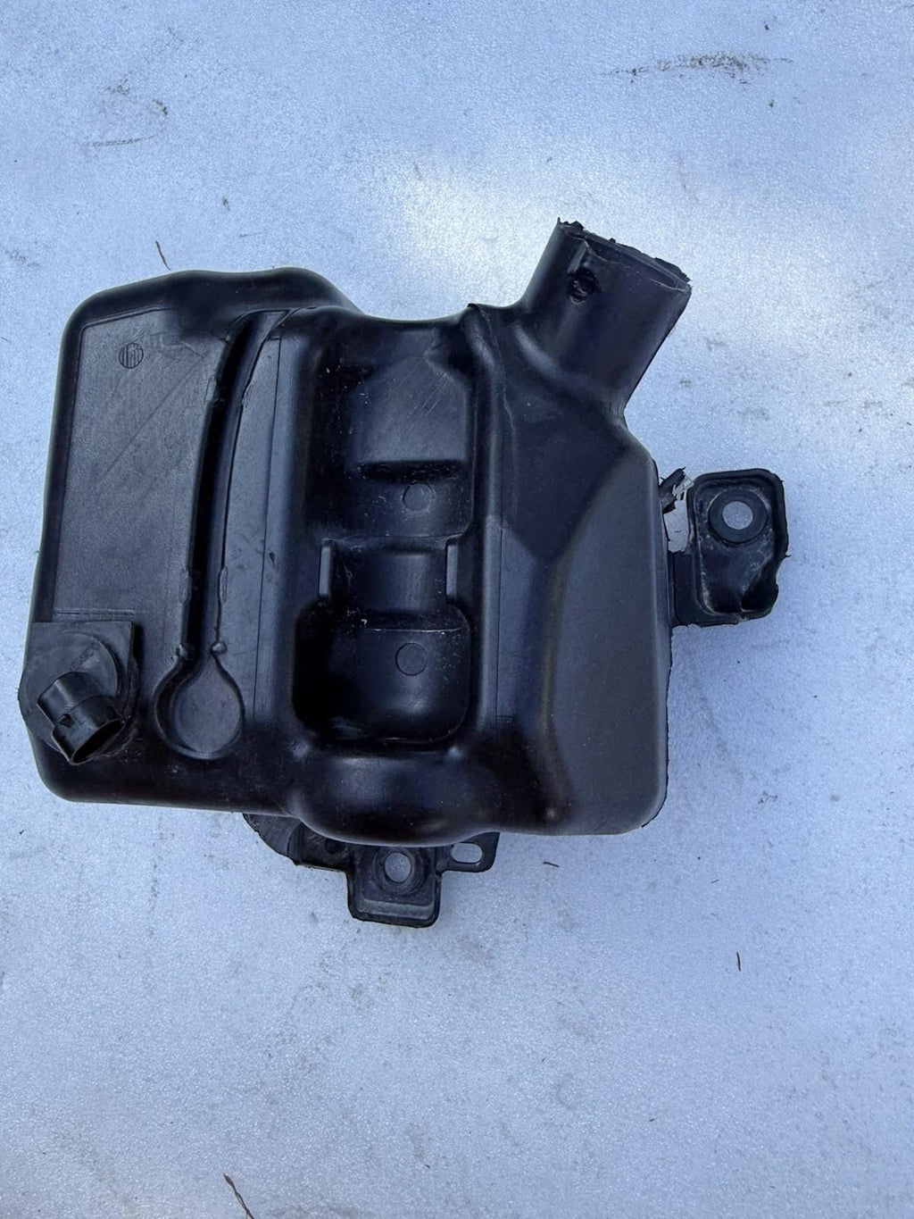 ♦️16-20 TESLA MODEL X WINDSHIELD WASHER FLUID RESERVOIR TANK OEM, 1056767-00-C