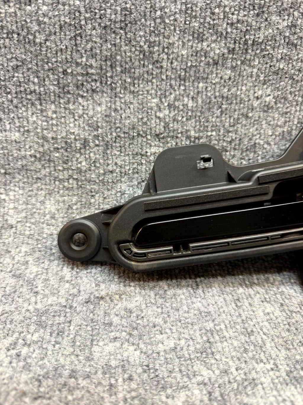 2020 - 2024 TESLA MODEL Y FRONT/REAR LEFT SIDE DOOR HANDLE OEM, 1528114-00-D