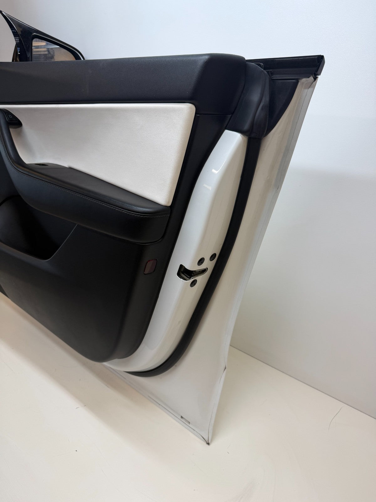 2020-24 Tesla Model Y Front Right Passenger Side Complete Door Assembly White