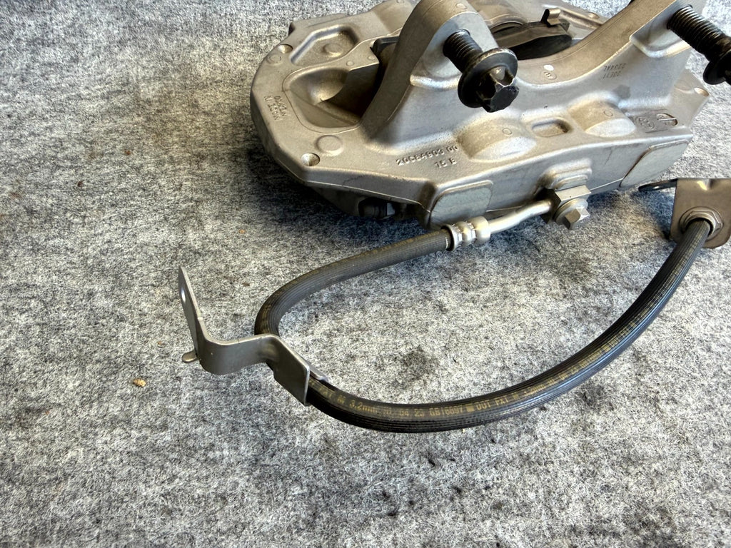 ♦️17-23 TESLA MODEL 3 FRONT LEFT BRAKE CALIPER W/ BRAKE HOSE LINE OEM, 104462100
