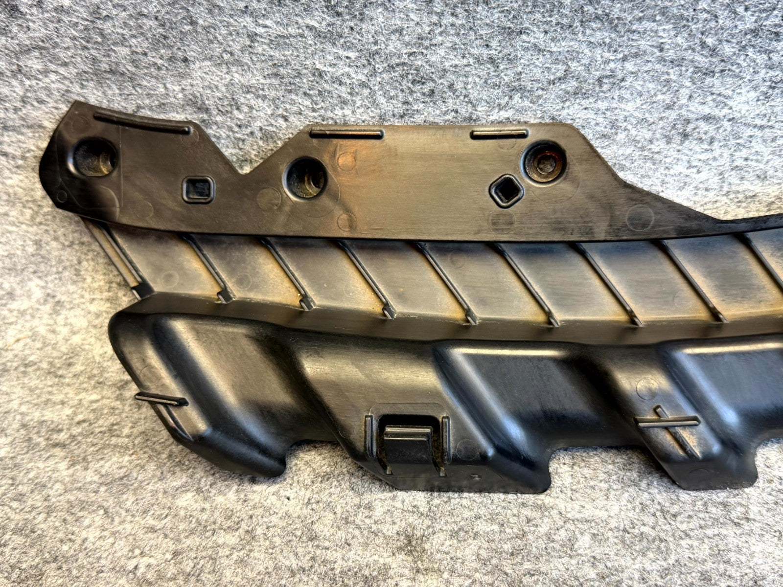 ♦️2017–2023 TESLA MODEL 3 FRONT RIGHT HEADLIGHT BUMPER BRACKET OEM, 1453376-00-A