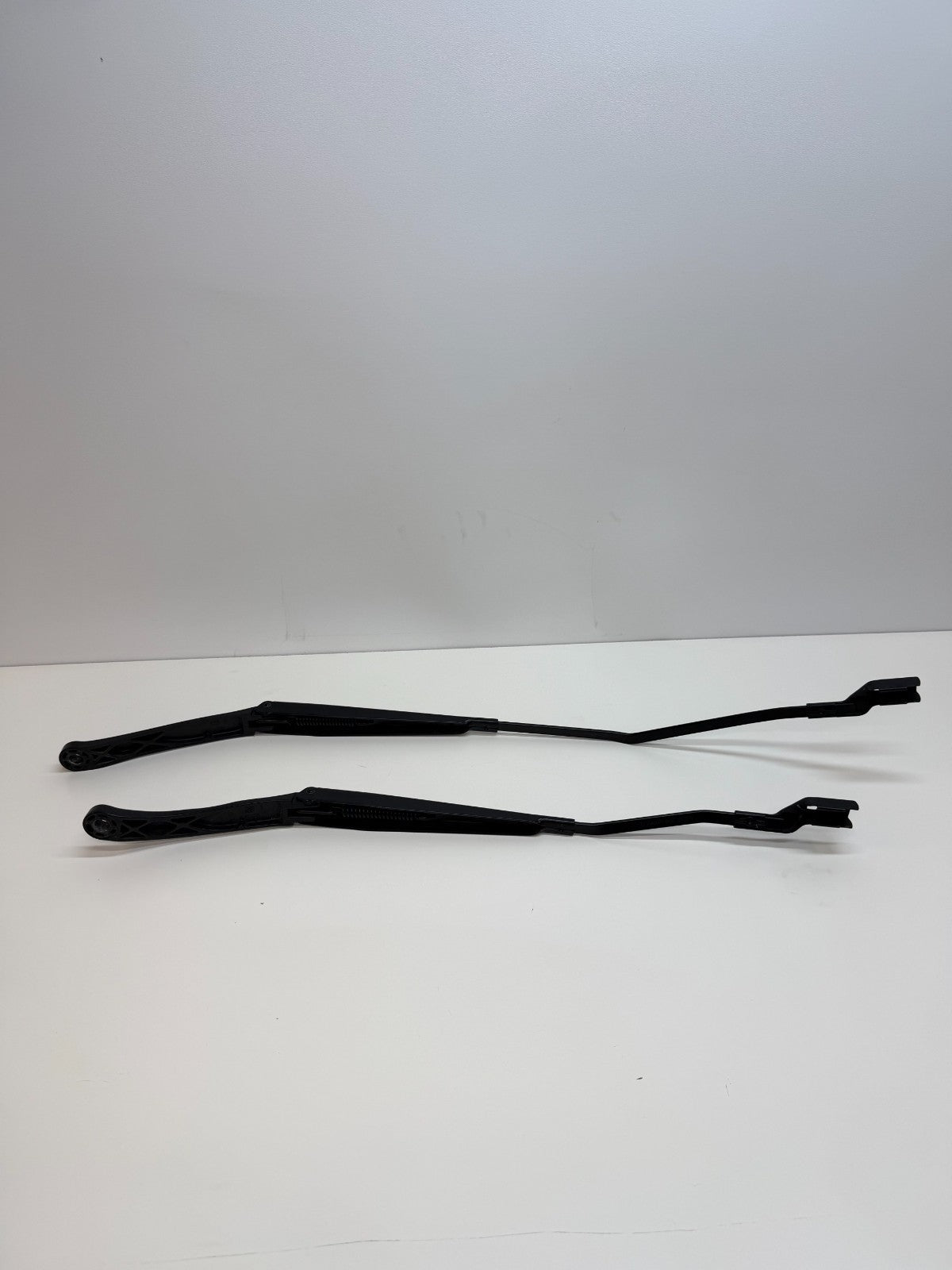 16-20 Tesla Model S Front Right Left Side Windshield Wiper Arm Set 6005951-00-C