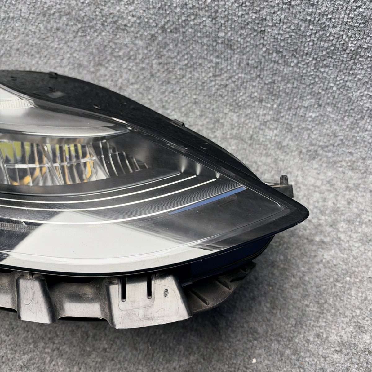 17-23 Tesla Model 3 Y Reflector LED Headlight RH Front Right 1077372-00-K OEM