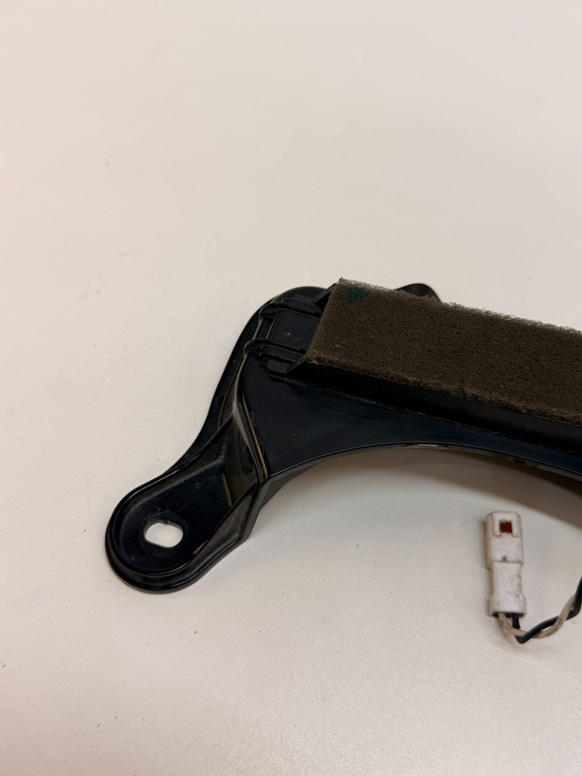2012-2020 TESLA MODEL S REAR KEYLESS ENTRY ANTENNA CONTROL MODULE W/ BRACKET