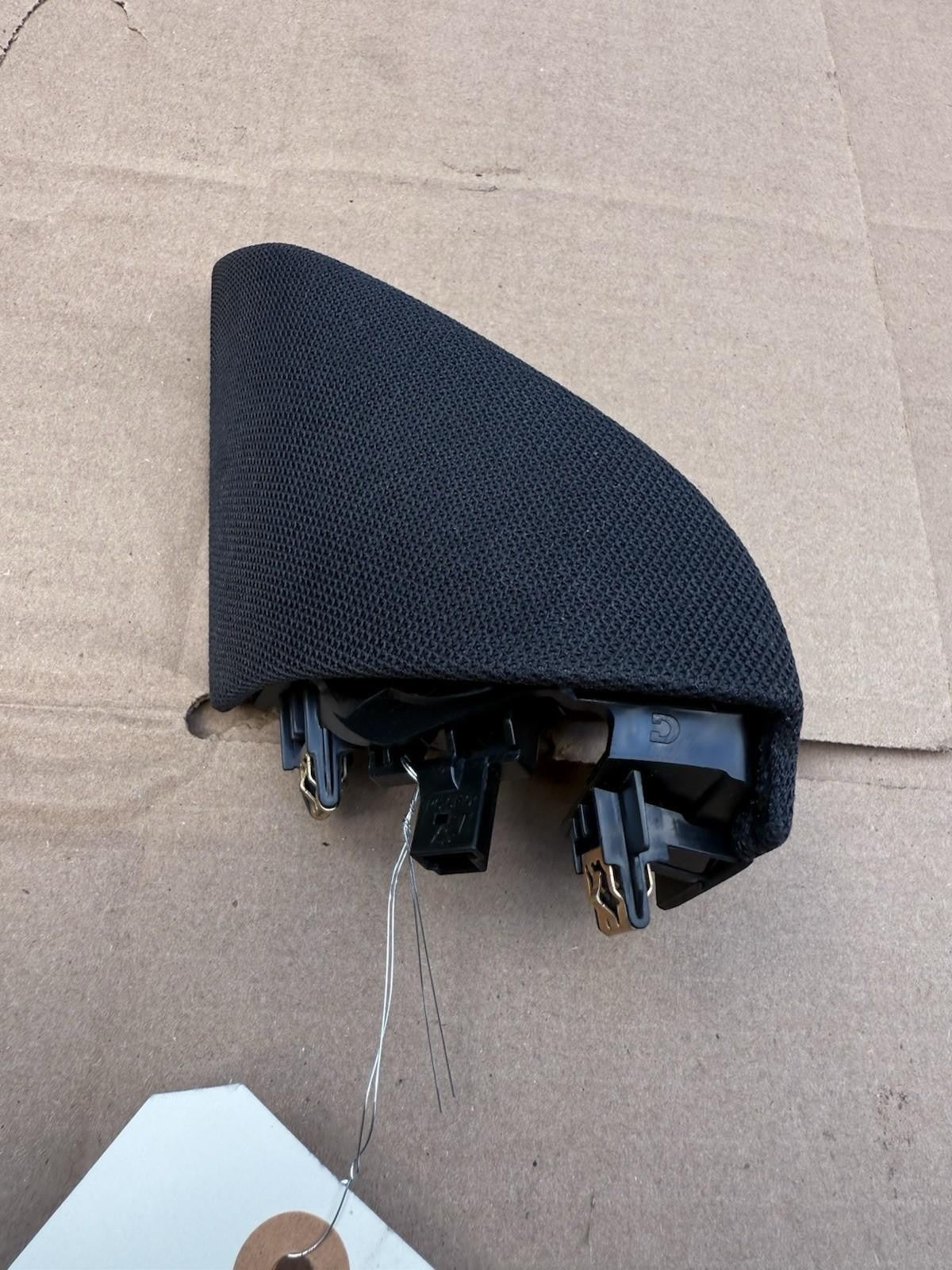 ♦️2017-2023 TESLA MODEL 3 FRONT LEFT SIDE AUDIO SPEAKER COVER OEM, 1095657-00-F