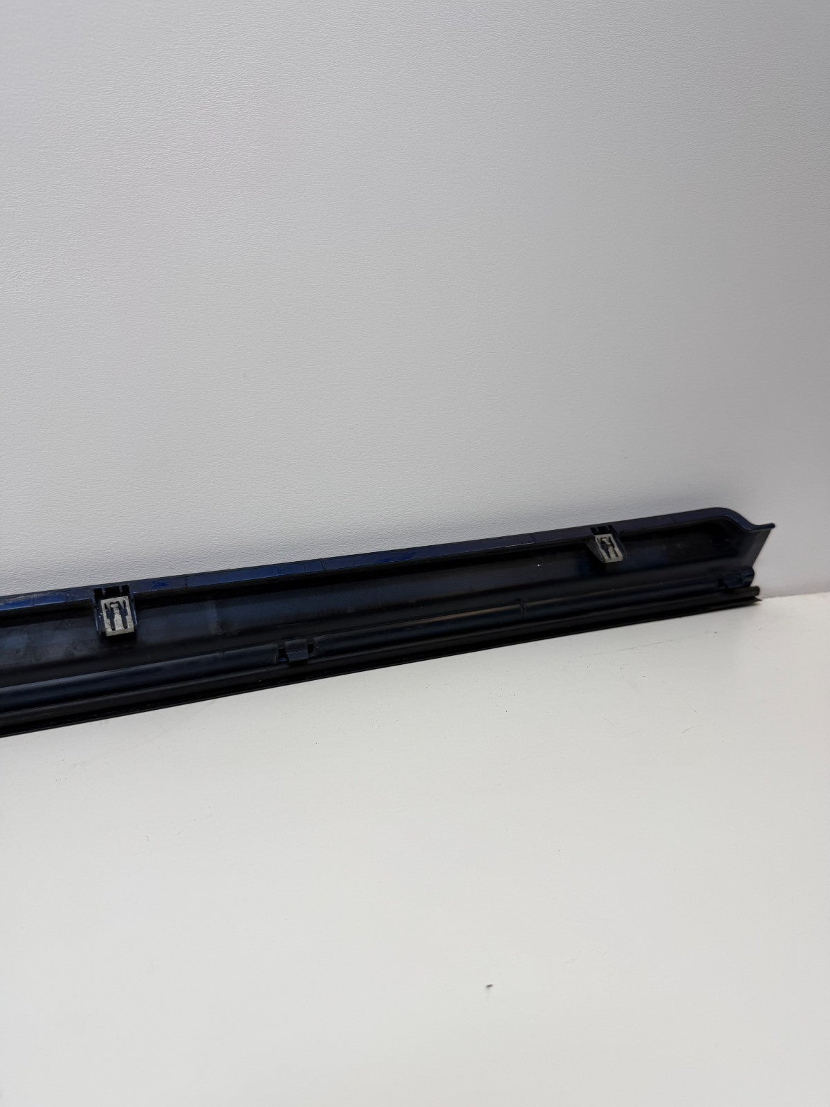 2012-25 Model S Passenger Rocker Skirt Molding Scuff Panel Right RH 1012217-00-F