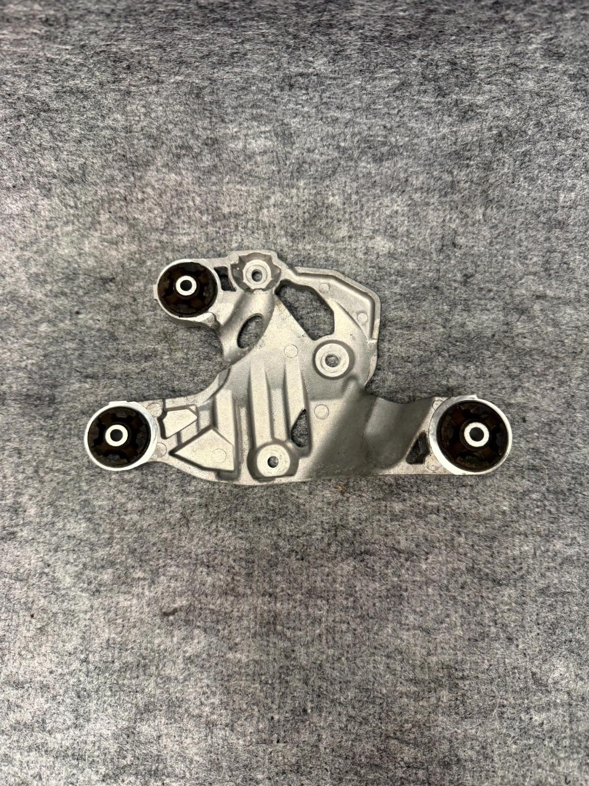 ♦️17-23 TESLA MODEL 3 A/C AIR COMPRESSOR MOUNT BRACKET SUPPORT OEM, 1122968-00-B