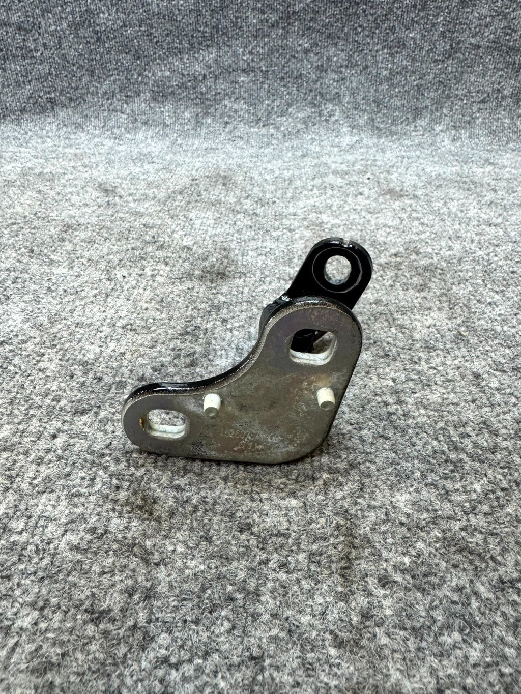 2020-2024 TESLA MODEL Y FRONT RIGHT PASSENGER SIDE DOOR HINGE OEM, 1626075-00-C