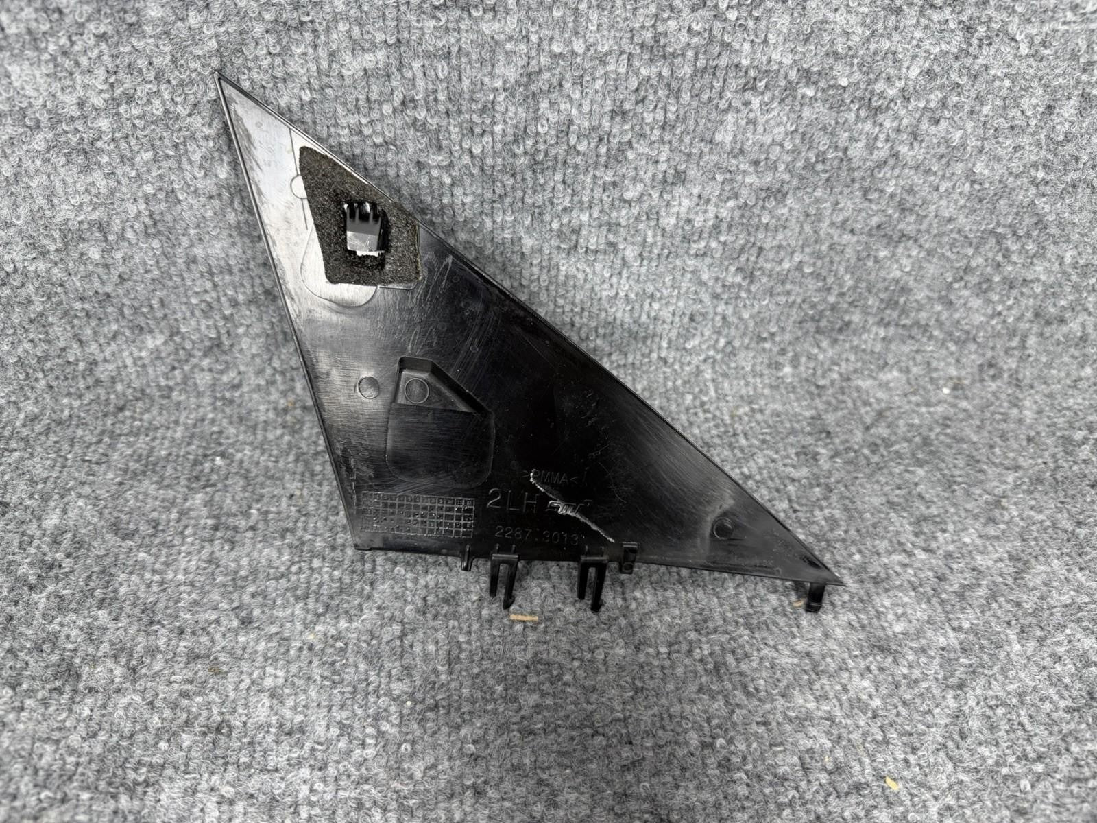 ♦️17-23 TESLA MODEL 3 FRONT LEFT SIDE DOOR CORNER APPLIQUE COVER OEM, 2287 3013