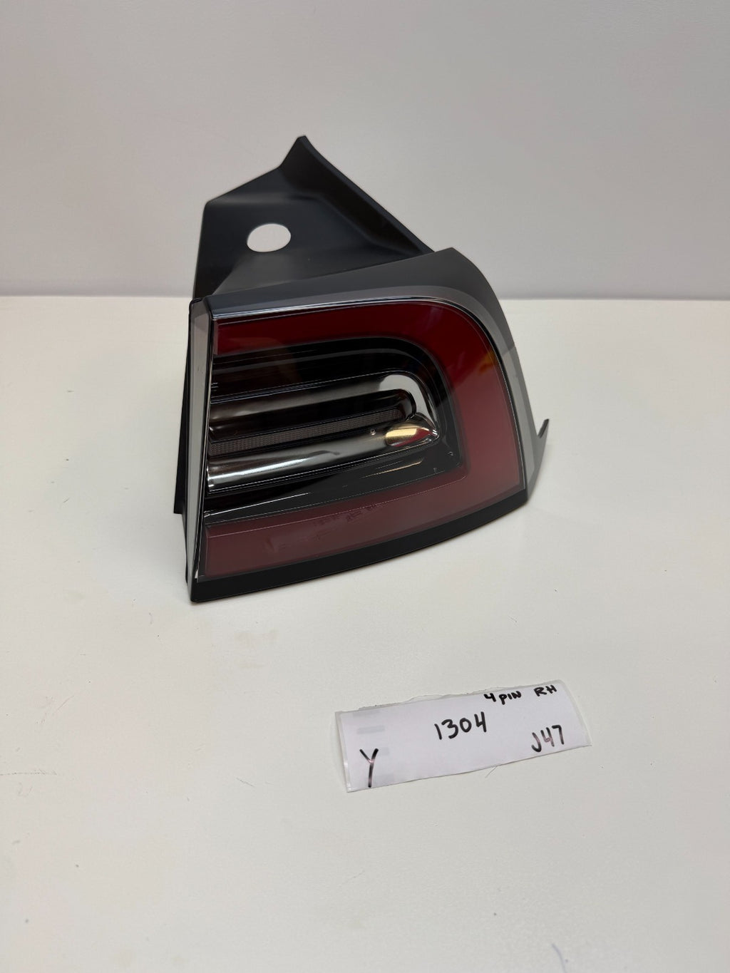 2017 - 2025 Tesla Model Y Rear Right 4 Pin LED Tail Light Lamp 1502087-00-D