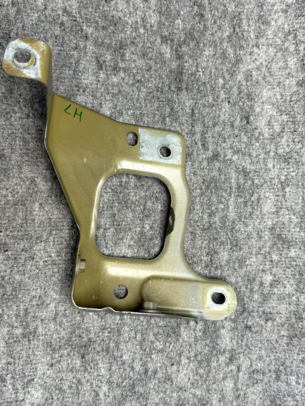 ♦️17–23 TESLA MODEL 3 FRONT LEFT SIDE FENDER SUPPORT BRACKET OEM, 1086017-00-D