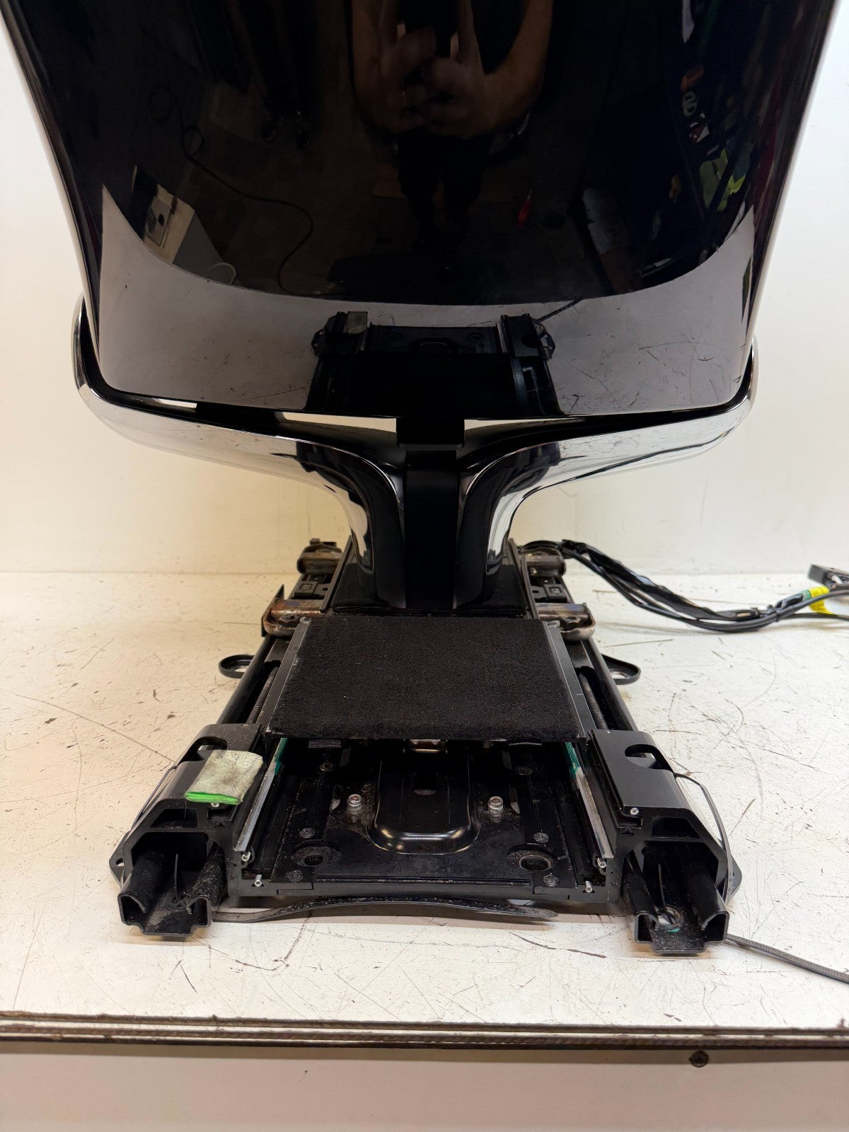 2016-20 Tesla Model X Rear Left 2nd Row Leather Complete Seat OEM 1059717-00-B