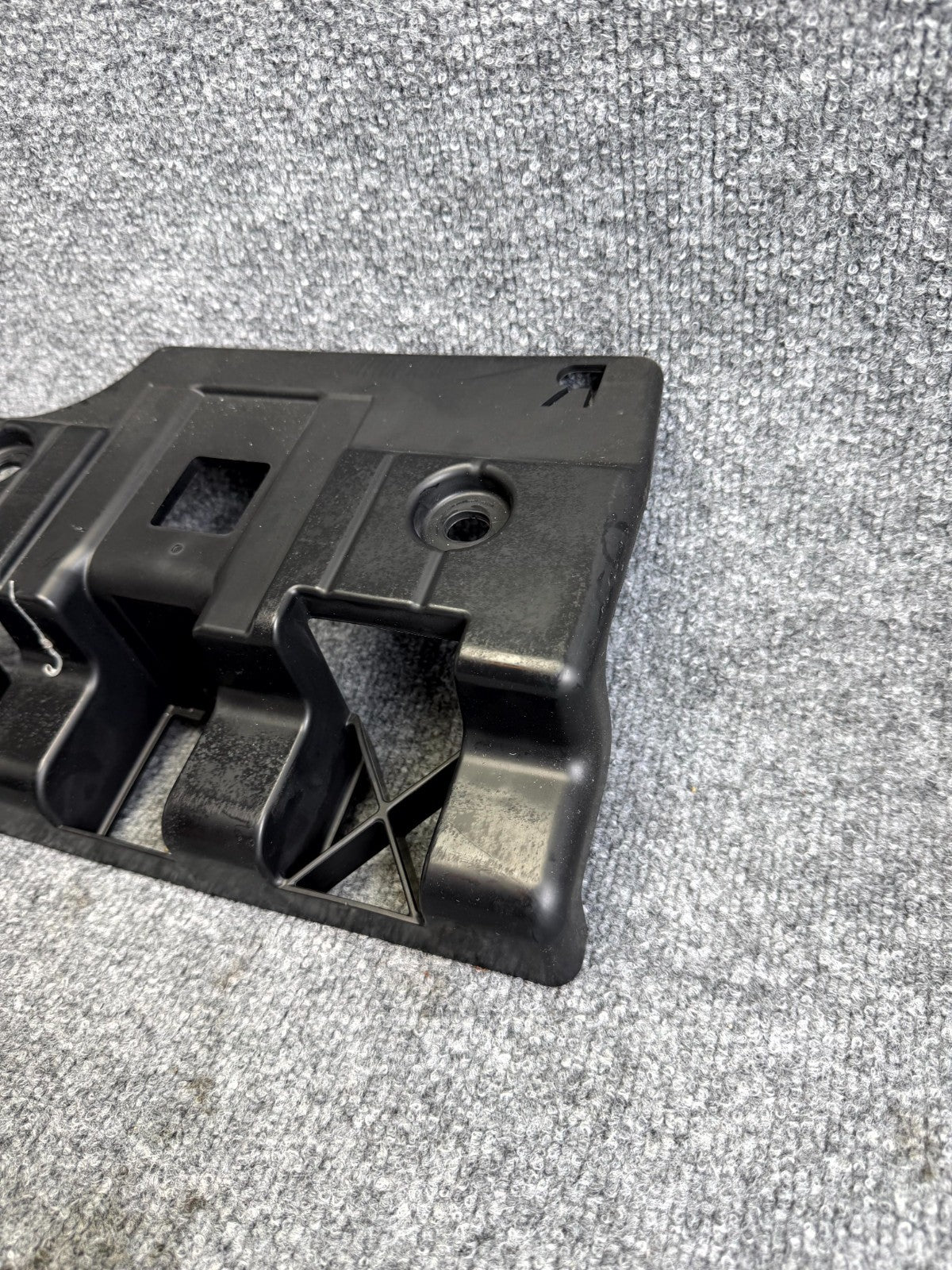 2017-2023 TESLA MODEL 3 REAR RIGHT TRUNK FLOOR SUPPORT BRACKET OEM, 1089617-00-D