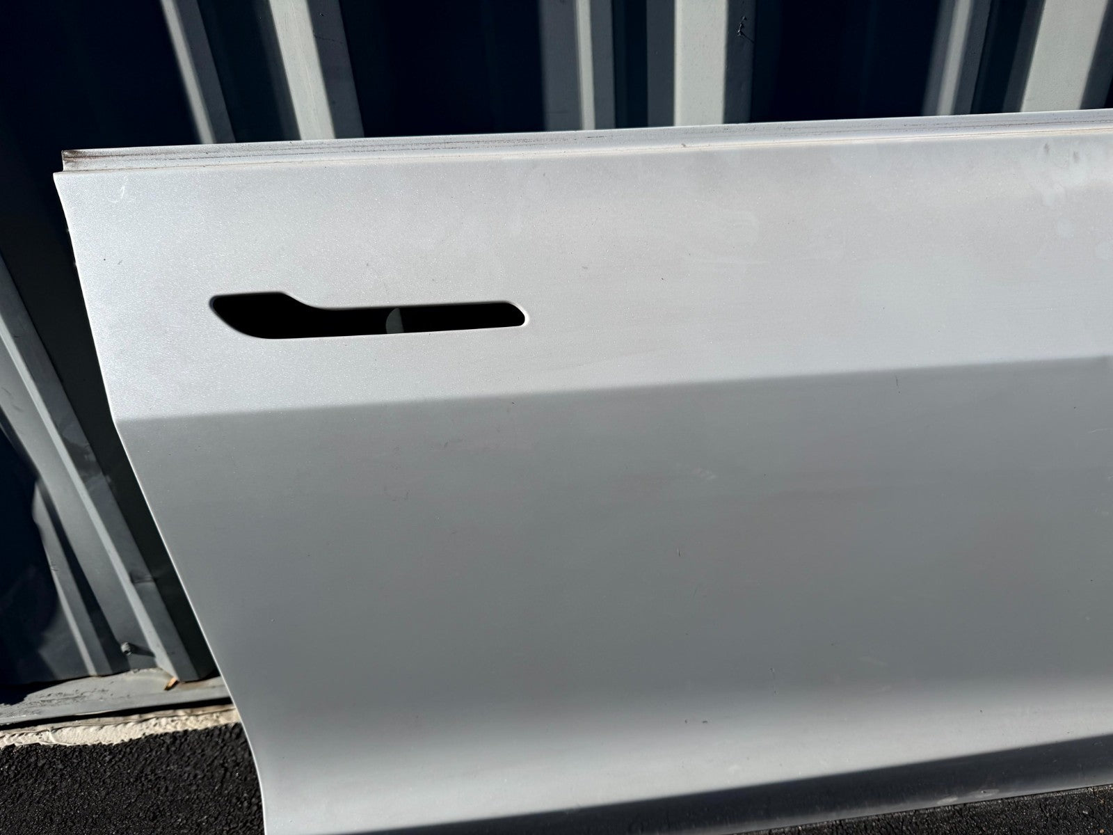 ♦️2017 - 2023 TESLA MODEL 3 FRONT RIGHT SIDE DOOR SHELL PANEL OEM, 1081420-E0-D