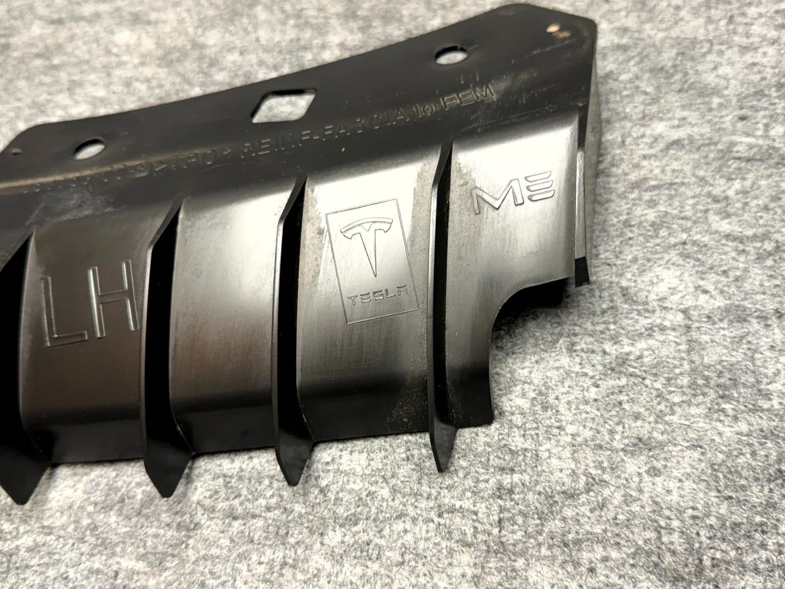♦️17-23 TESLA MODEL 3 FRONT LEFT UPPER BUMPER SUPPORT BRACKET OEM, 1084169-00-B