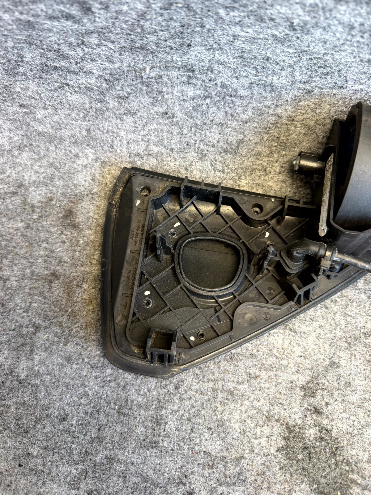 ♦️17–23 TESLA MODEL 3 REAR LEFT CHARGE CHARGING PORT REFLECTOR OEM, 1099953-00-E