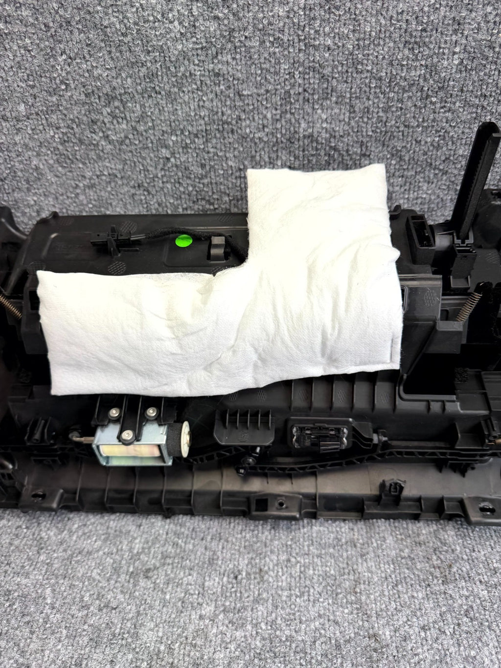 2017-2023 TESLA MODEL 3 FRONT DASHBOARD GLOVE BOX COMPARTMENT OEM, 1083331-00-A