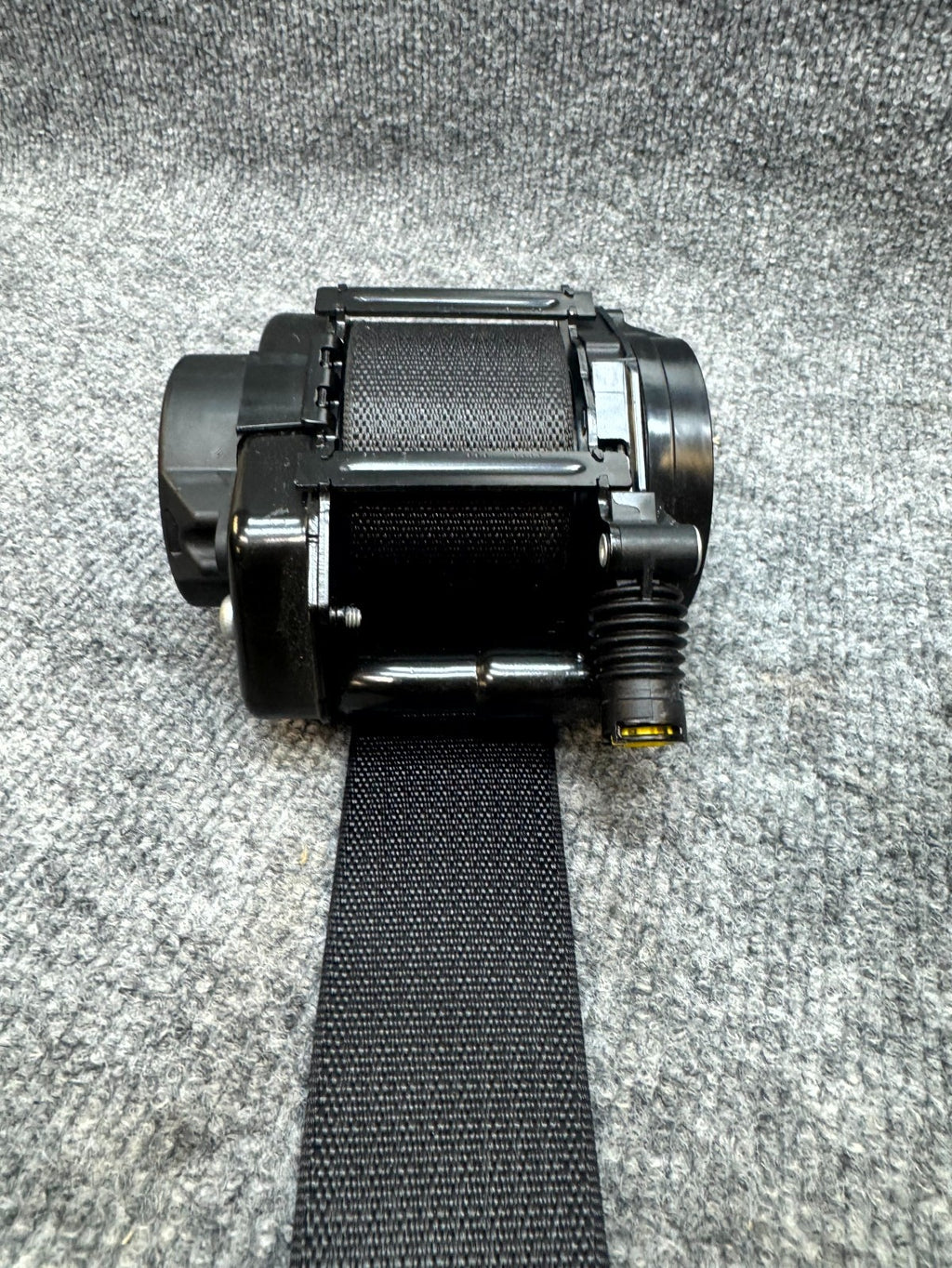 2017 - 2023 TESLA MODEL 3 FRONT RIGHT PASSENGER SIDE SEAT BELT OEM, 1081279-01-H
