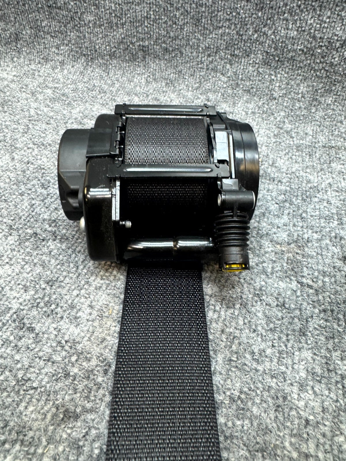 2017 - 2023 TESLA MODEL 3 FRONT RIGHT PASSENGER SIDE SEAT BELT OEM, 1081279-01-H