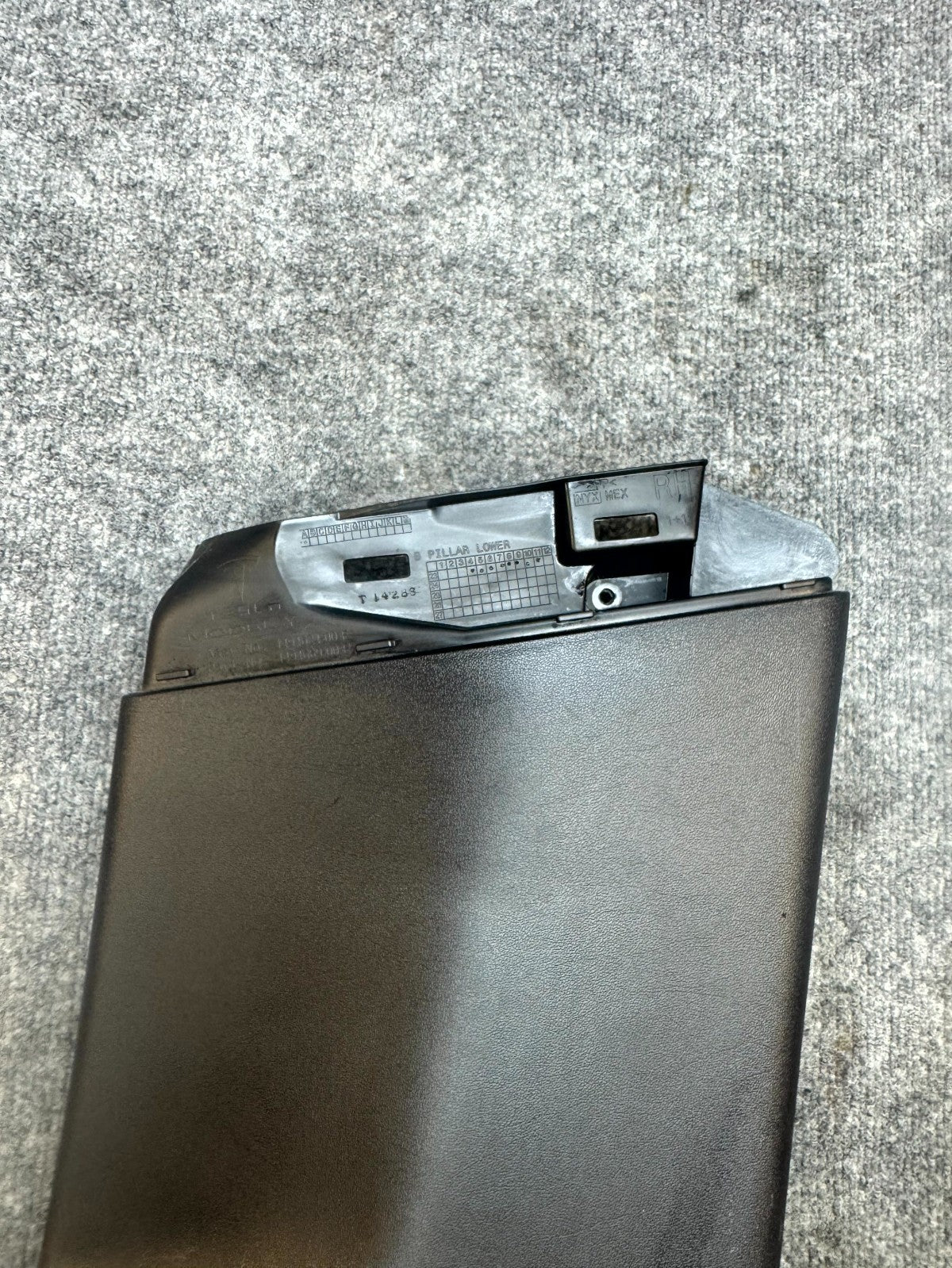 20-24 TESLA MODEL Y RIGHT SIDE B-PILLAR LOWER COVER TRIM PANEL OEM, 1494624-00-F