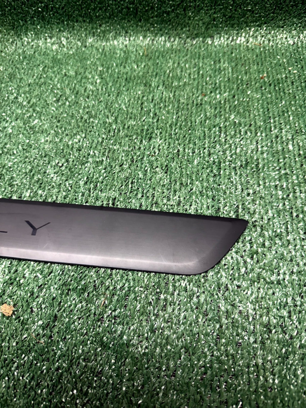 ♦️2020-2024 TESLA MODEL Y FRONT RIGHT DOOR SILL SCUFF PLATE TRIM OEM, 1494301-00