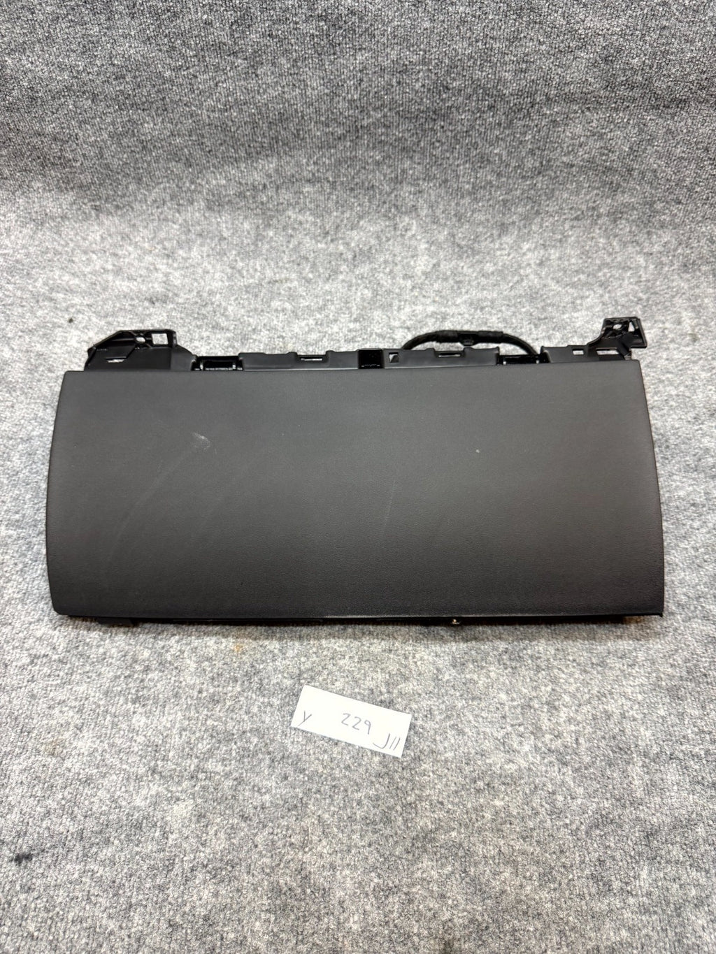 2020 - 2024 TESLA MODEL Y DASH GLOVE BOX COMPARTMENT STORAGE OEM, 1083331-00-A