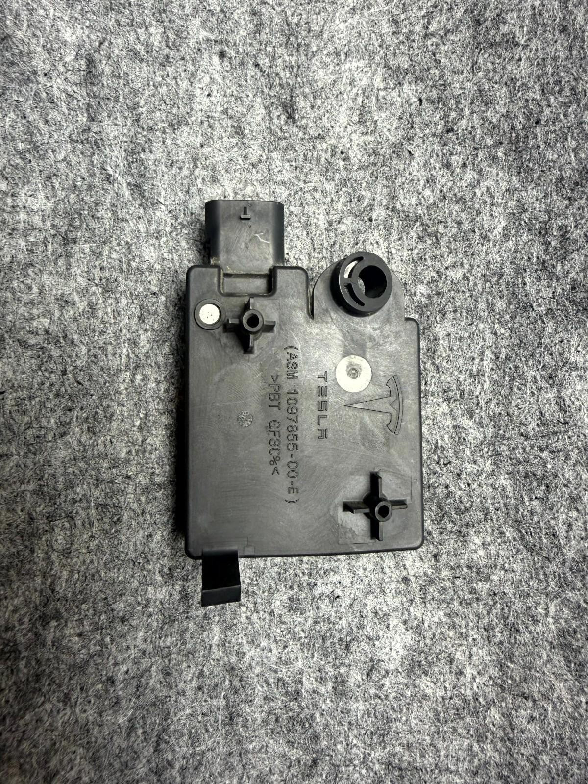 ♦️17-23 TESLA MODEL 3 M3 REAR LEFT BUMPER BODY CONTROL MODULE OEM, 1097855-00-F