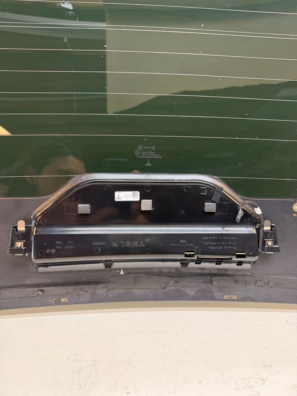 20-24 Tesla Model Y Rear Windshield Liftgate Trunk Hatch Lid Back Window Glass