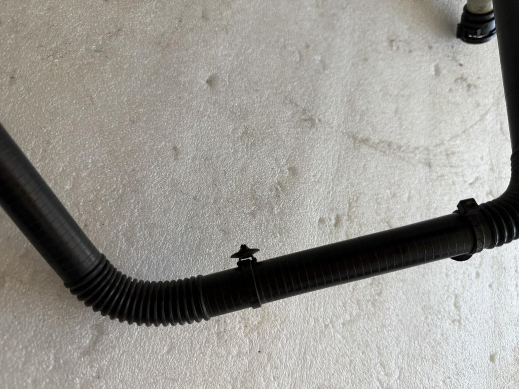 ♦️17-20 TESLA MODEL 3 RADIATOR BYPASS COOLING HOSE PIPE LINE OEM, 1077600-00-E