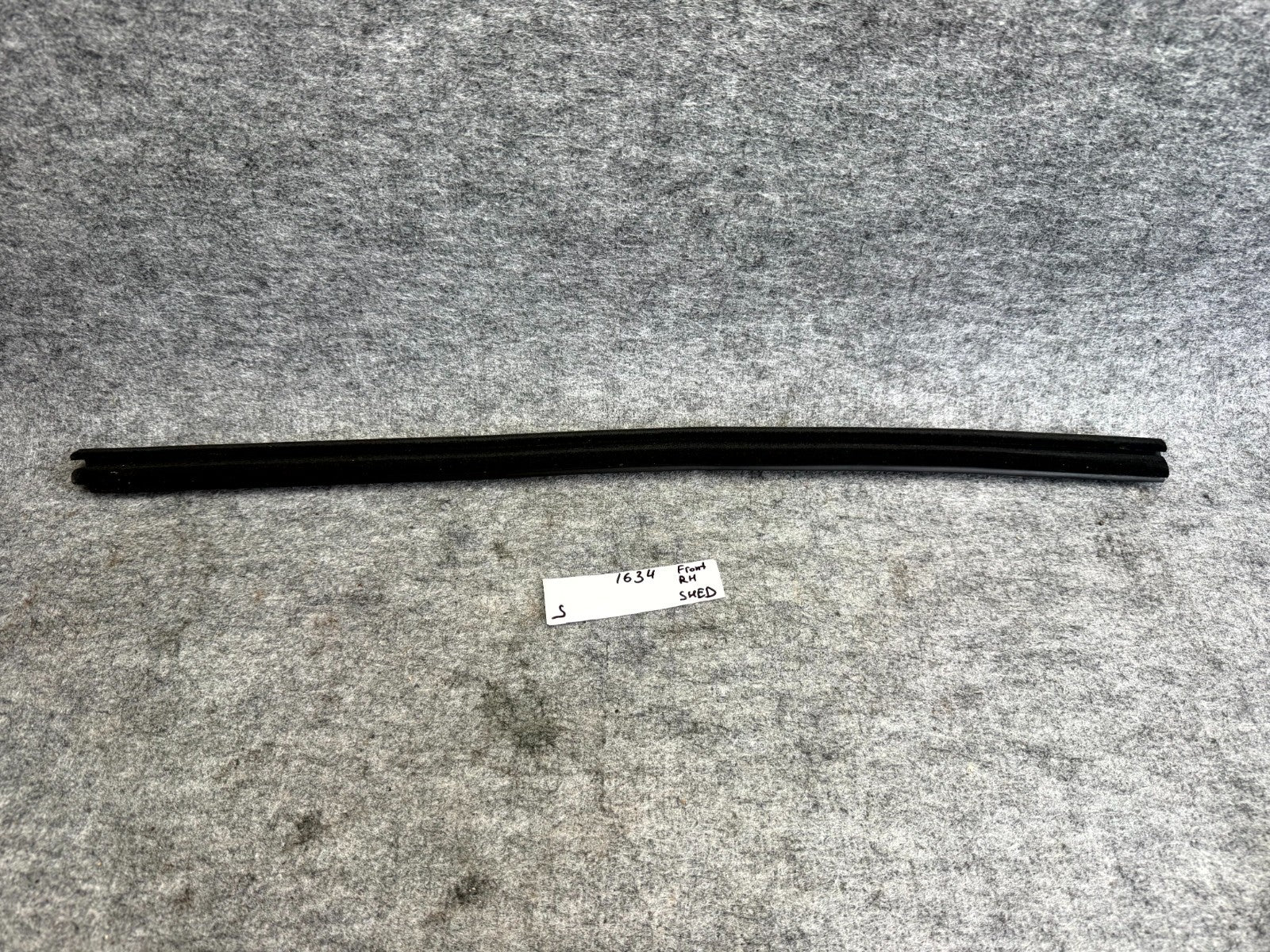 ♦️12-20 TESLA MODEL S FRONT RIGHT SIDE DOOR WINDOW MOLDING TRIM OEM 1038394-00-A