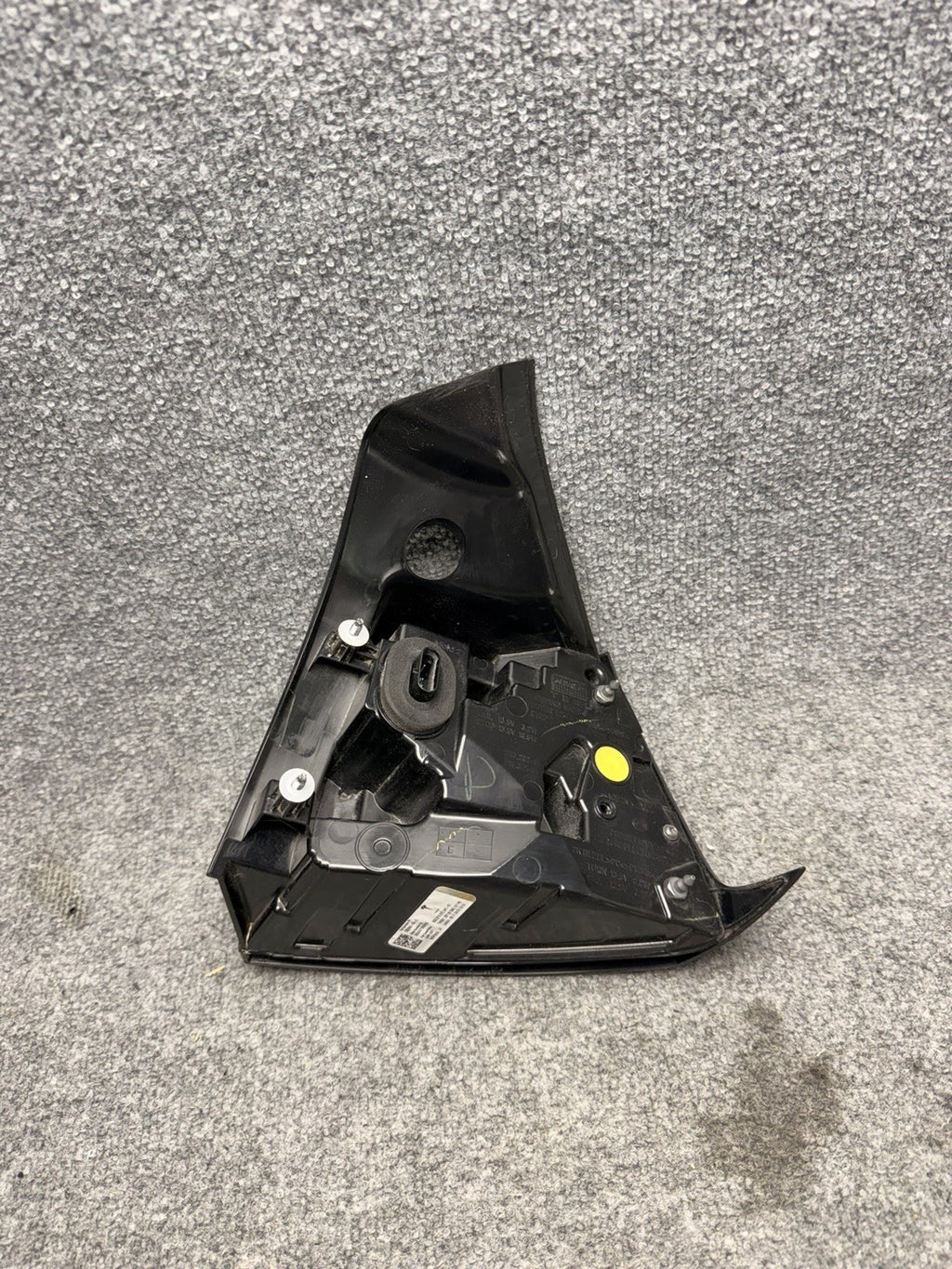 2020 - 2024 TESLA MODEL Y REAR LEFT DRIVER OUTER TAIL LIGHT OEM 1502086-00-D