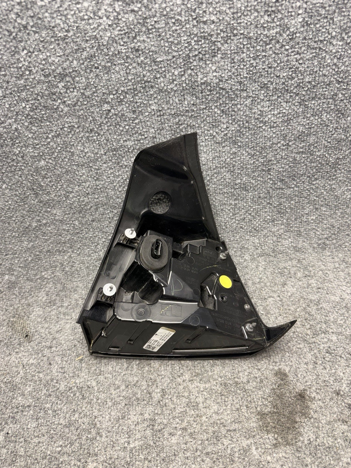2020 - 2024 TESLA MODEL Y REAR LEFT DRIVER OUTER TAIL LIGHT OEM 1502086-00-D
