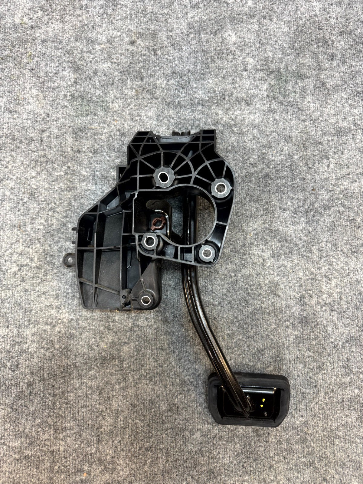 2017 - 2023 TESLA MODEL 3 ACCELERATOR & BRAKE PEDAL ASSEMBLY OEM, 1044691-00-D