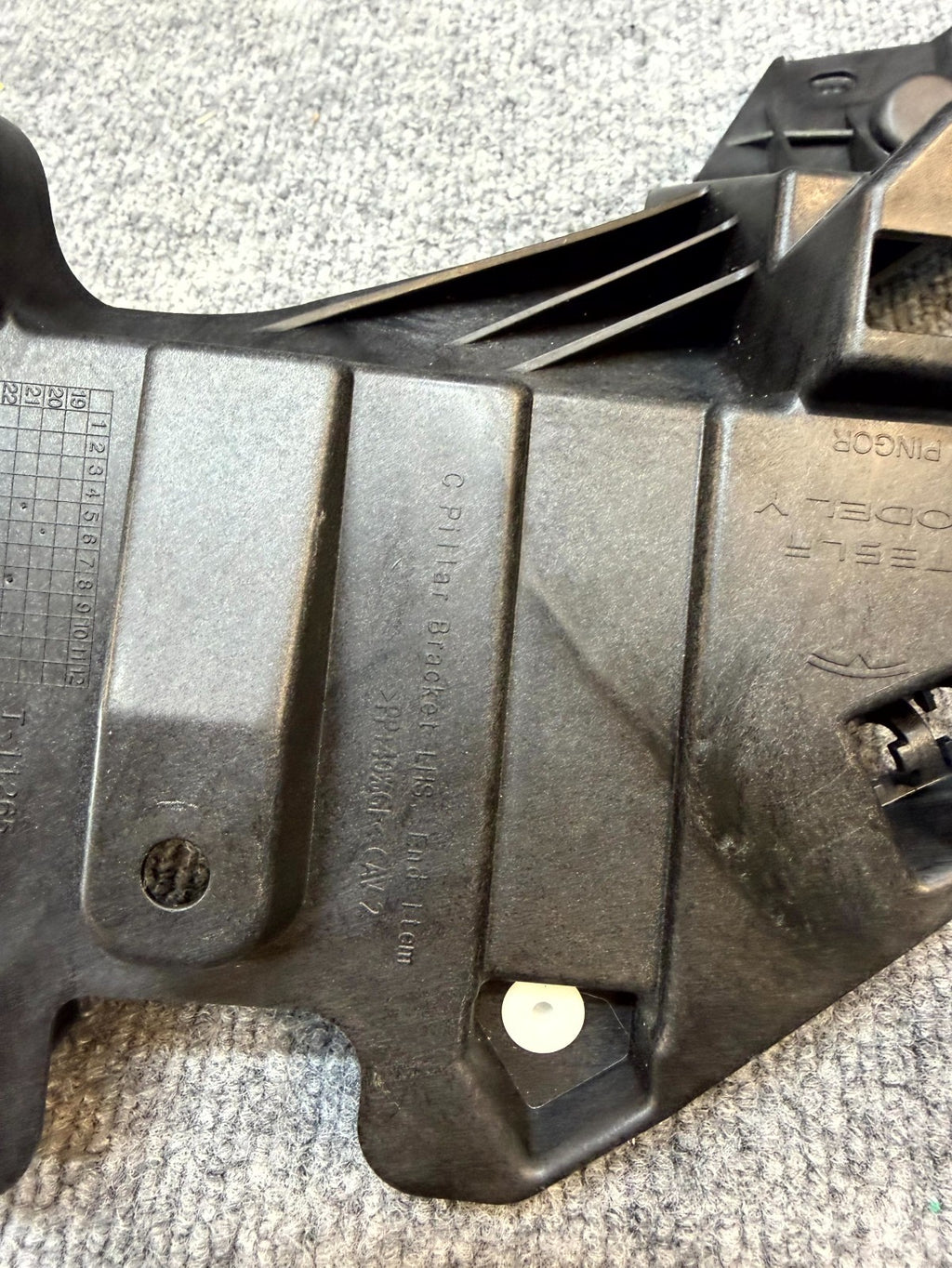 20-24 TESLA MODEL Y REAR LEFT SIDE C PILLAR SUPPORT BRACKET OEM, 1516195-00-B
