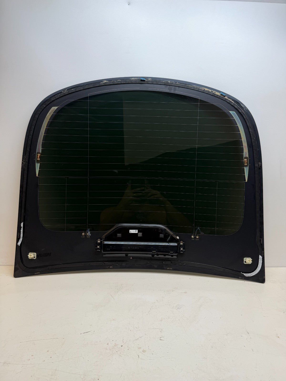 20-24 Tesla Model Y Rear Windshield Liftgate Trunk Hatch Lid Back Window Glass