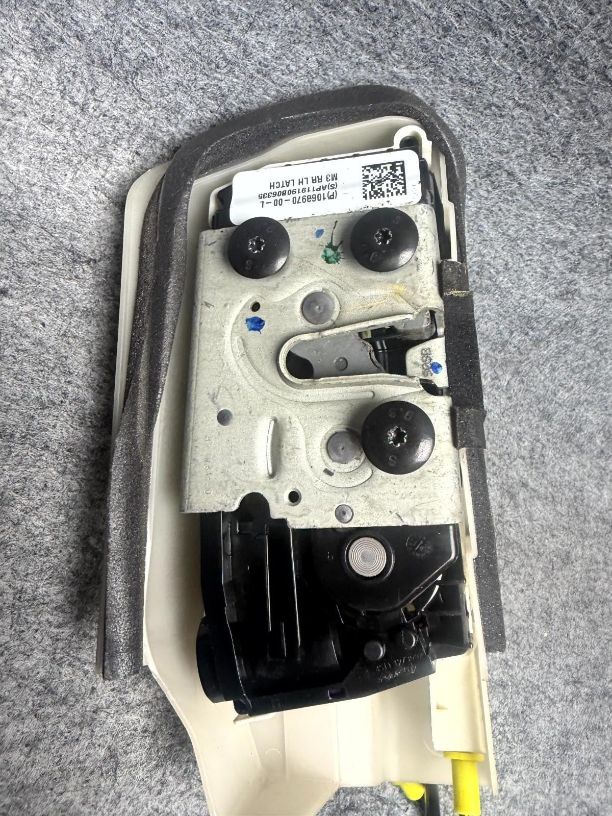 ♦️2017 - 2023 TESLA MODEL 3 REAR LEFT DOOR LOCK LATCH ACTUATOR OEM, 1068970-00-L
