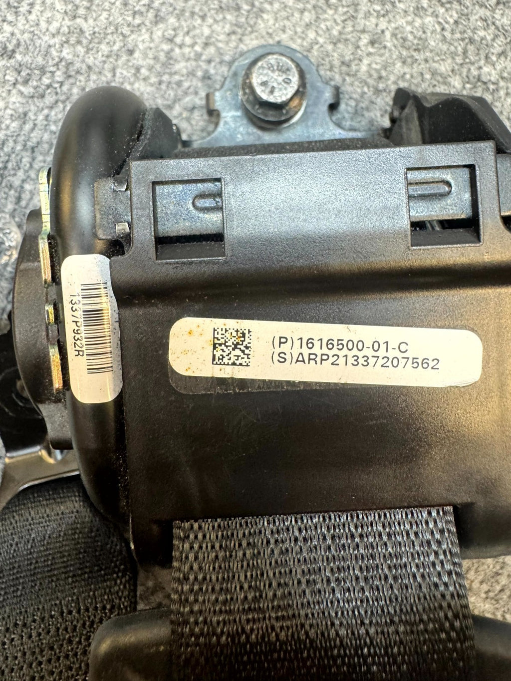 2020 - 2024 TESLA MODEL Y REAR RIGHT / LEFT SIDE SEAT BELT OEM, 1616500-01-C