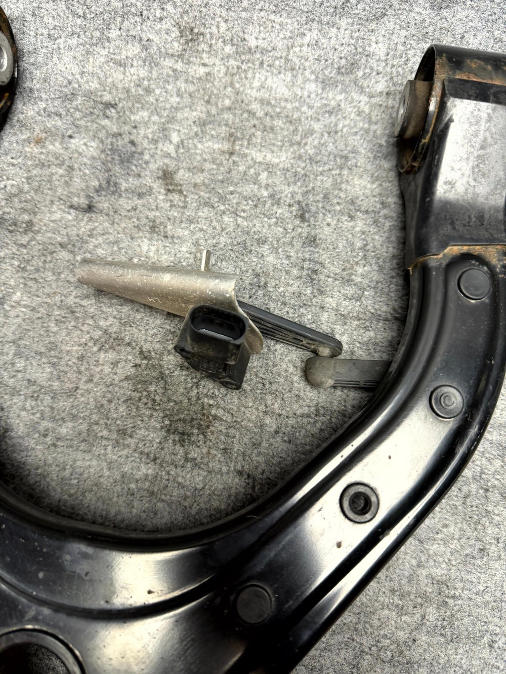 ♦️2016 - 2020 TESLA MODEL X FRONT LEFT SIDE UPPER CONTROL ARM OEM, 1027322-00-D