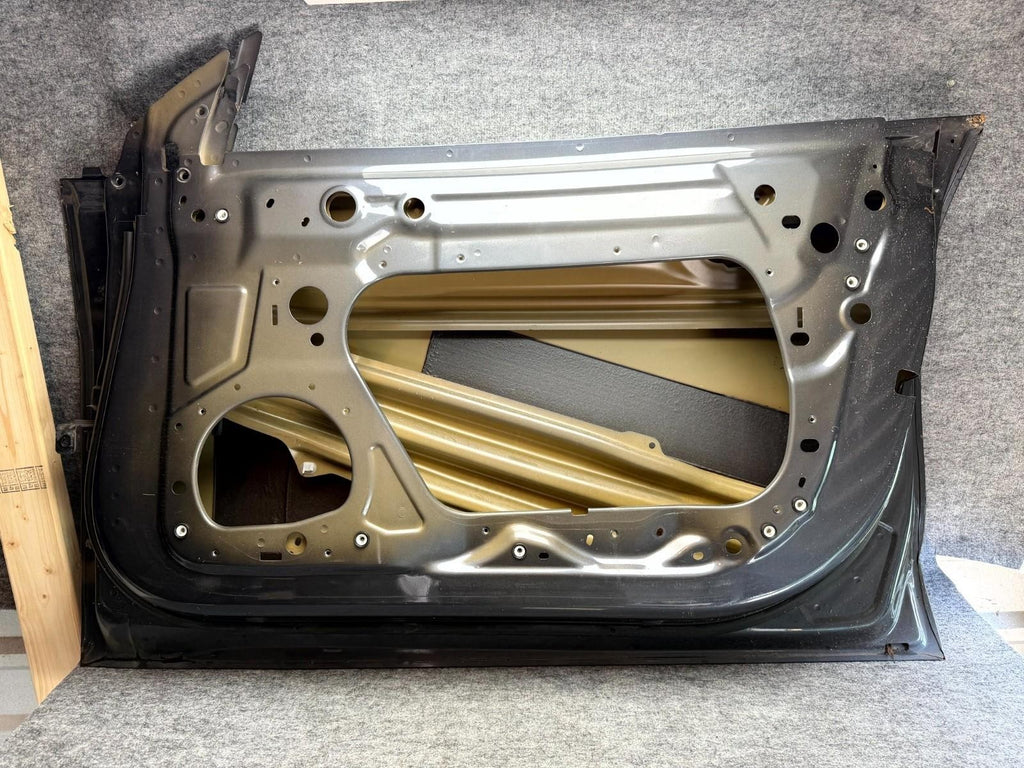 ♦️17–23 TESLA MODEL 3 FRONT RIGHT PASSENGER SIDE DOOR SHELL OEM, 1081420-E0-C