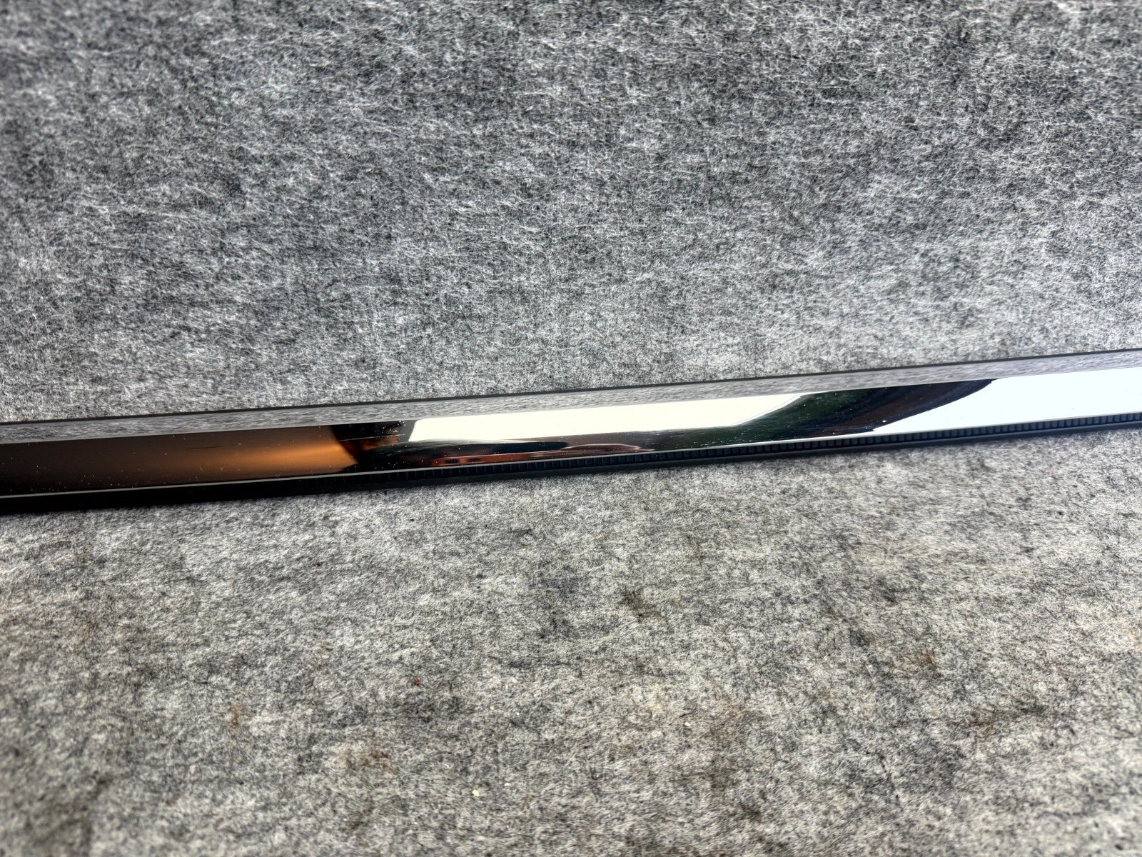 ♦️12-20 TESLA MODEL S FRONT RIGHT SIDE DOOR WINDOW MOLDING TRIM OEM 1038394-00-A