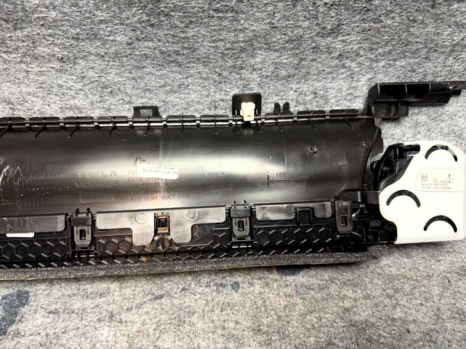 ♦️17-23 TESLA MODEL 3 DASH LEFT SIDE HEATER AC AIR VENT DUCT OEM, 1083320-00-D