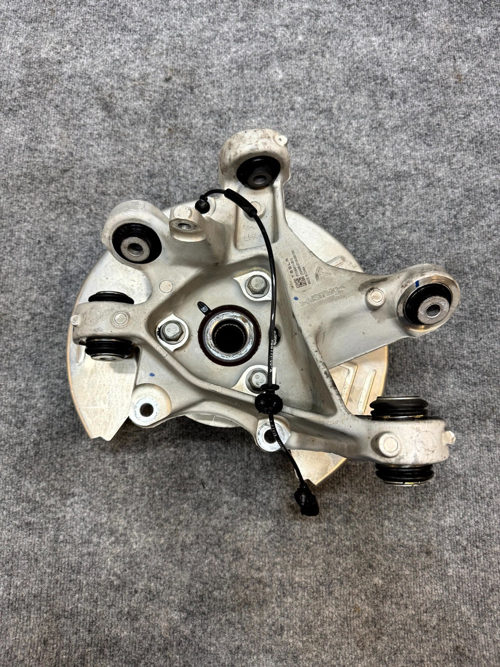 2017 - 2023 TESLA MODEL 3 REAR LEFT SIDE SPINDLE KNUCKLE HUB OEM, 1044411-00-G