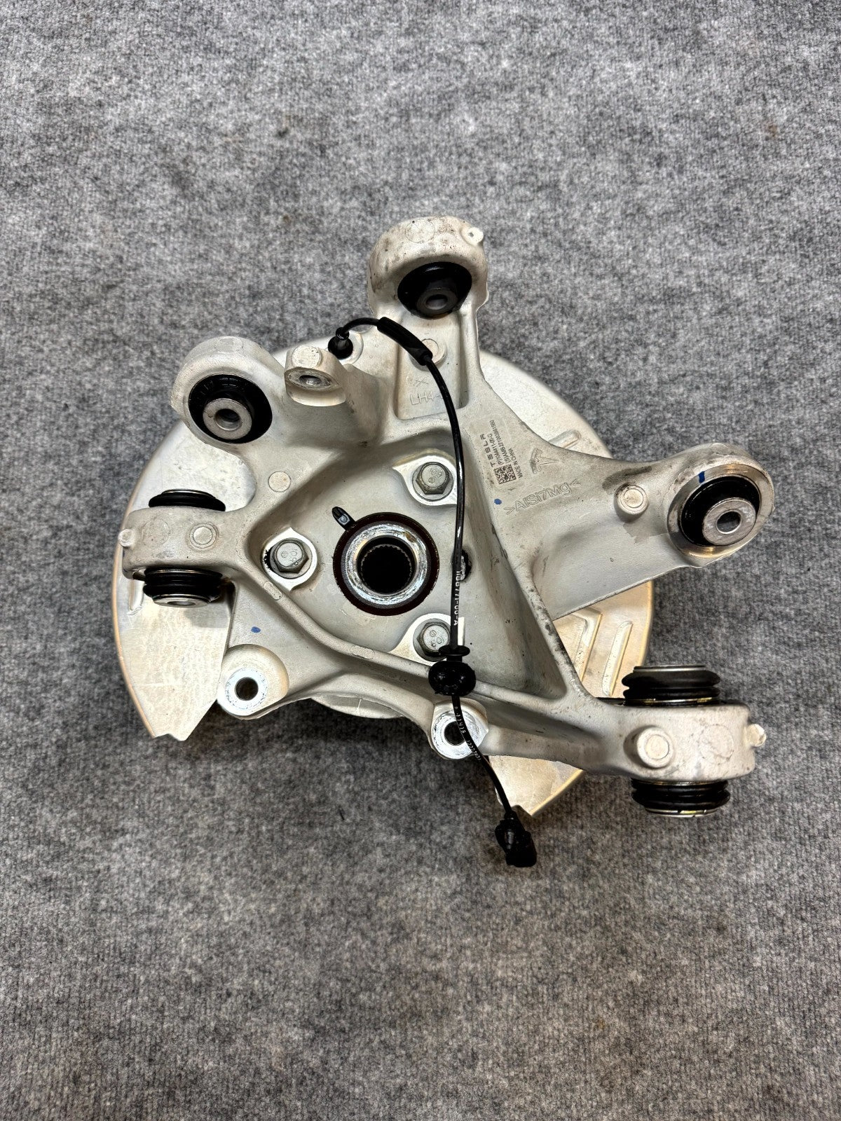 2017 - 2023 TESLA MODEL 3 REAR LEFT SIDE SPINDLE KNUCKLE HUB OEM, 1044411-00-G