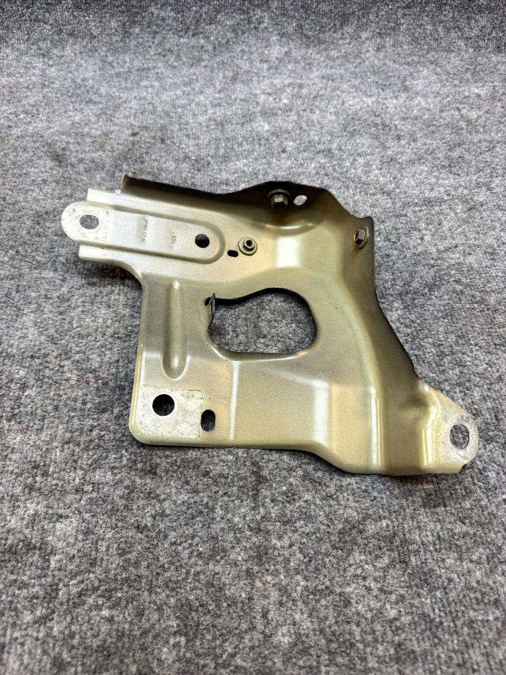 2020 - 2024 TESLA MODEL Y FRONT LEFT SIDE FENDER BRACKET OEM, 1487491-00-A