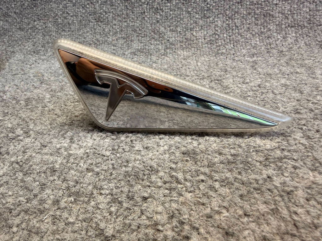 2012 - 2020 Tesla Model S Left Fender Marker Blinker Lamp Trim 6007707-00-C