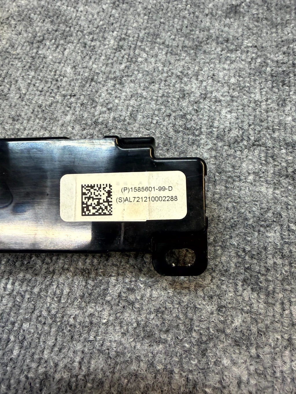 2020-2025 TESLA MODEL Y WIFI BLUETOOTH ANTENNA CONTROL MODULE OEM, 1585601-99-D